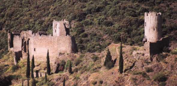 Cabaret et la tour Rgine ( droite)