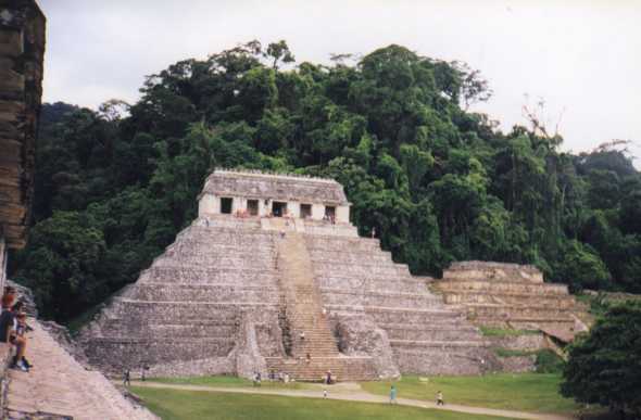 Un temple de Palenque - Photo utilise avec l'aimable autorisation de C. Bourgade