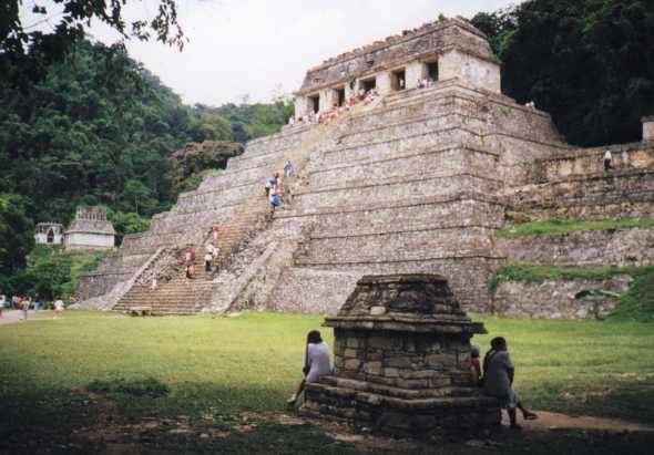 Un temple de Palenque - Photo utilise avec l'aimable autorisation de C. Bourgade