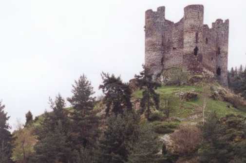 Château d'Alleuze - Photo utilisée avec l'aimable autorisation de P. Davodeau Château d'Alleuze - Photo utilisée avec l'aimable autorisation de P. Davodeau